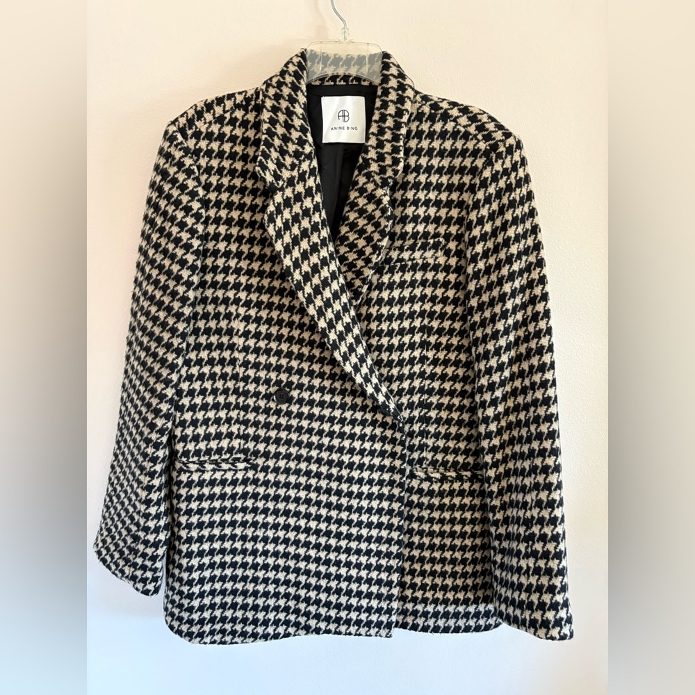 Anine Bing 'Kaia' Brown Acrylic Blazer. - Picture 4 of 11